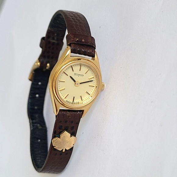 Vintage Wittnauer Gold Tone Brown Leather Thin Strap Maple Leaf Watch - Picture 1 of 10